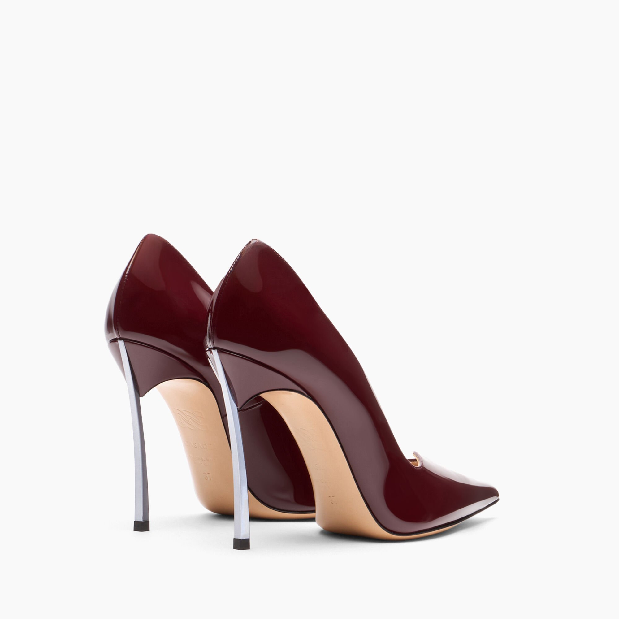 Casadei Superblade Patent Leather Pumps حليبي 1F961Y100MC1444